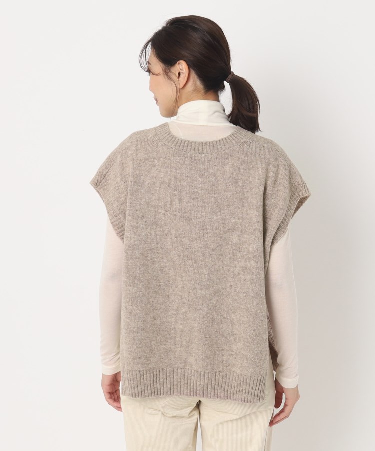 ポーシャル(poushal)の【スリット入り】たっぷりニットベスト3