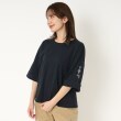 ポーシャル(poushal)の【洗える】袖コンシャス×ワンポイントイラストTシャツ ブルー(093)