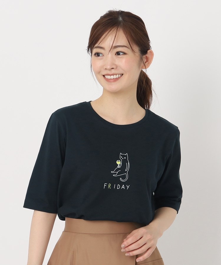 ポーシャル(poushal)の【洗える】ワインでくつろぐネコイラストTシャツ24