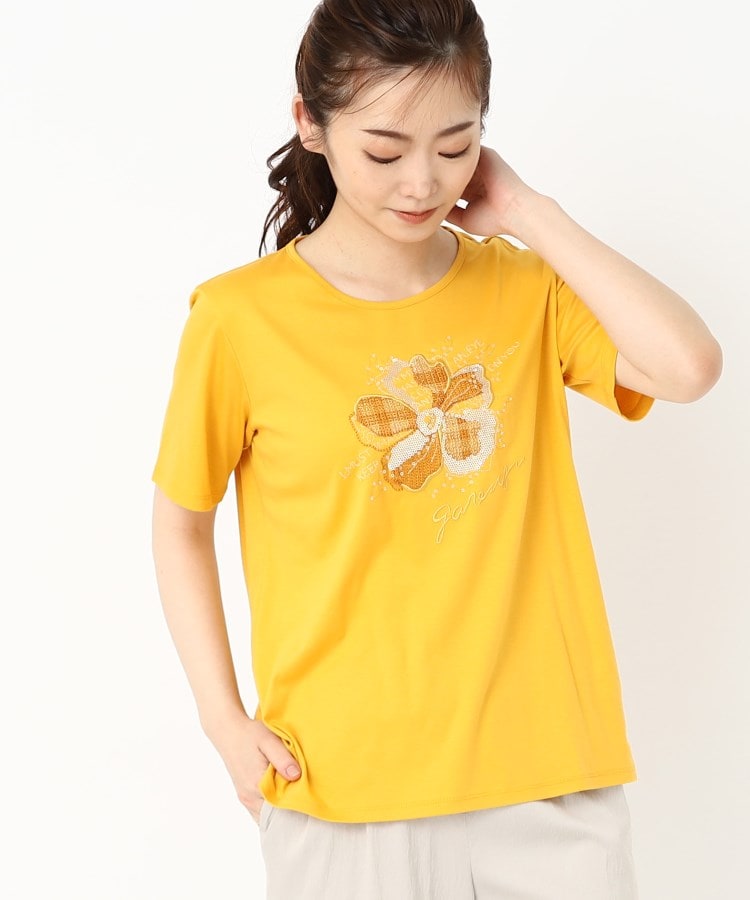 コルディア(CORDIER)のフラワーモチーフ スパンコール＆刺繍Tシャツ イエロー(032)