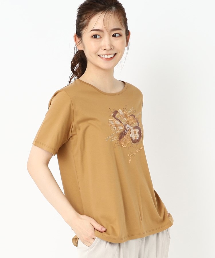コルディア(CORDIER)のフラワーモチーフ スパンコール＆刺繍Tシャツ ベージュ(052)