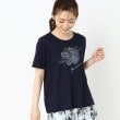 コルディア(CORDIER)のフラワーモチーフ スパンコール＆刺繍Tシャツ ダークネイビー(094)
