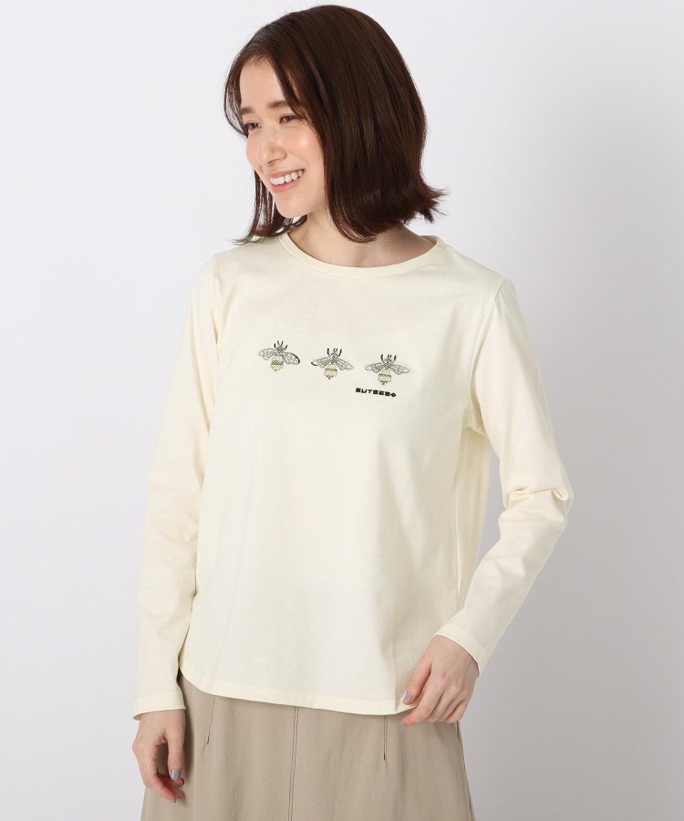 スチェッソ(SUTSESO　)のミツバチ刺繍デザイン長袖Tシャツ ホワイト(002)