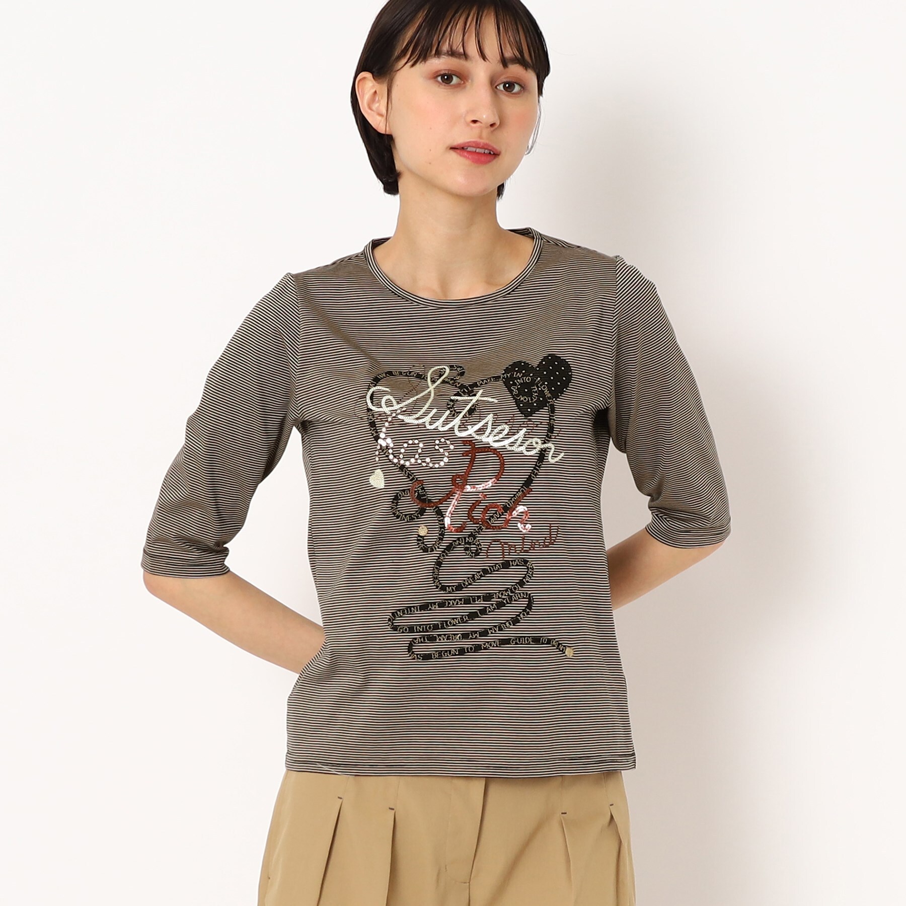 スチェッソ(SUTSESO　)の大人の着映えTシャツ/刺繍＆スパンコール ハートデザインTシャツ ブラウン(340)