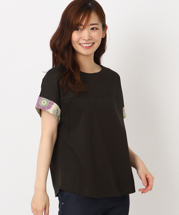 スチェッソ(SUTSESO　)の【セットアップ可】リバティプリント デザインTシャツ ディープブラウン(544)