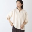 ザ ショップ ティーケー（ウィメン）(THE SHOP TK(Women))の【ラクでキレイ】スキッパープルオーバー/洗濯機で洗える アイボリー(004)