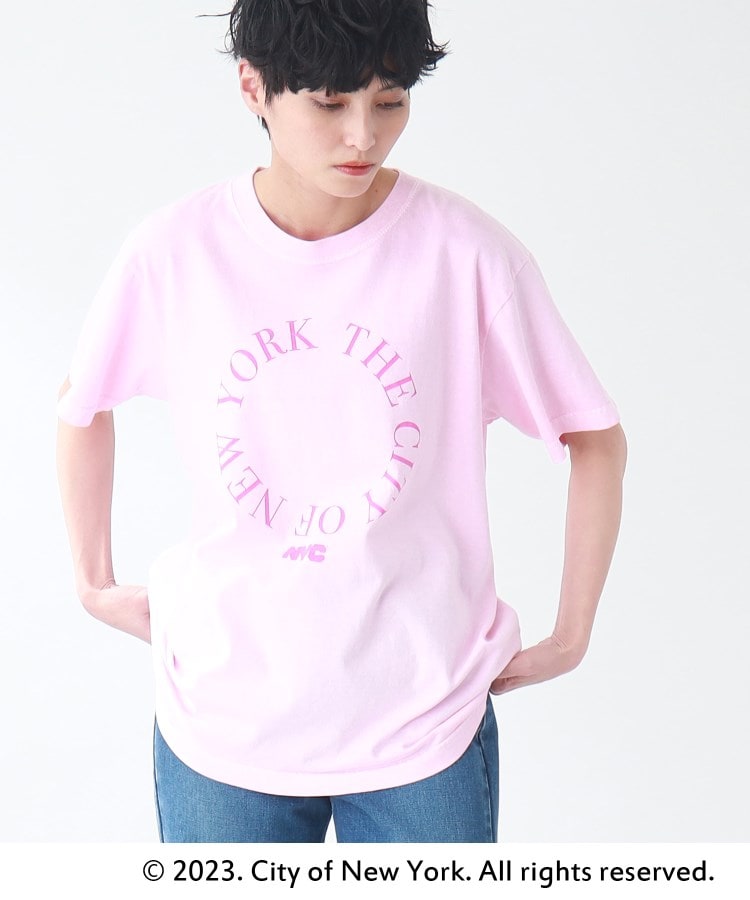 ザ ショップ ティーケー（ウィメン）(THE SHOP TK(Women))の【別注】NYC サークルロゴTシャツ ベビーピンク(071)