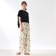 ザ ショップ ティーケー（ウィメン）(THE SHOP TK(Women))の【洗濯機で洗える/ウエストゴム】リーフプリントイージーワイドパンツ221