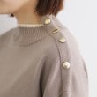 ザ ショップ ティーケー（ウィメン）(THE SHOP TK(Women))の【毛玉になりにくい／静電気防止】配色肩ボタンハイネックニット／洗える31