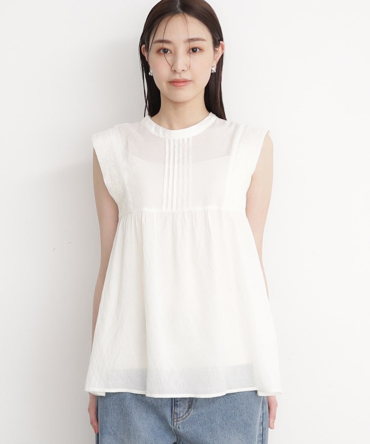 ザ ショップ ティーケー（ウィメン）(THE SHOP TK(Women))の刺繍タックノースリーブブラウス【洗える】1