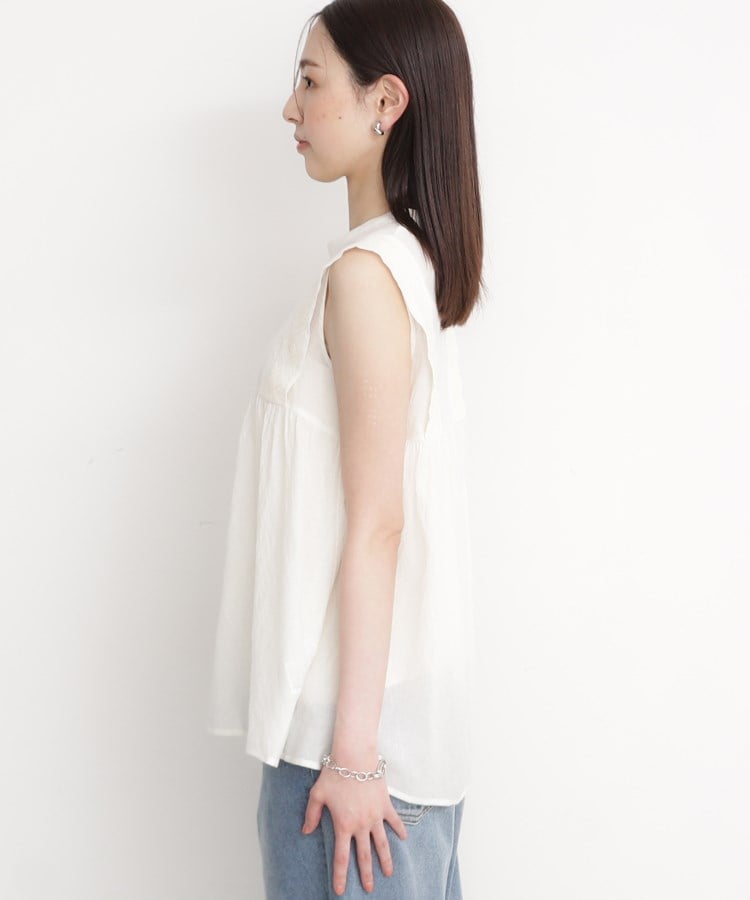 ザ ショップ ティーケー（ウィメン）(THE SHOP TK(Women))の刺繍タックノースリーブブラウス【洗える】2