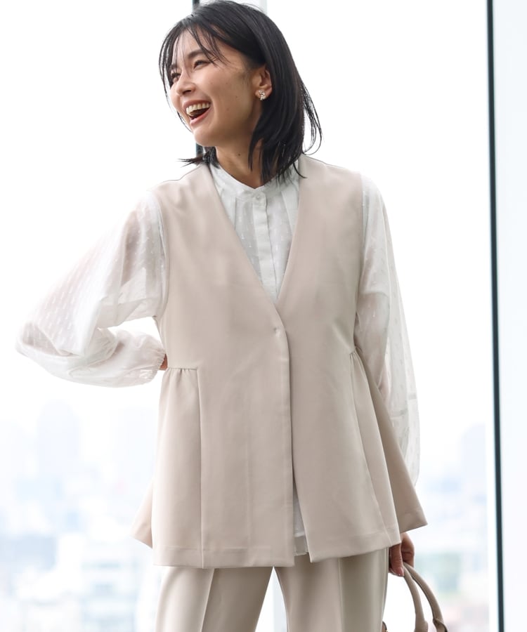 ONOFF活躍/セレモニー/通勤】カットジャカードペプラムブラウス ONOFF活躍/セレモニー/通勤】カットジャカードペプラムブラウス