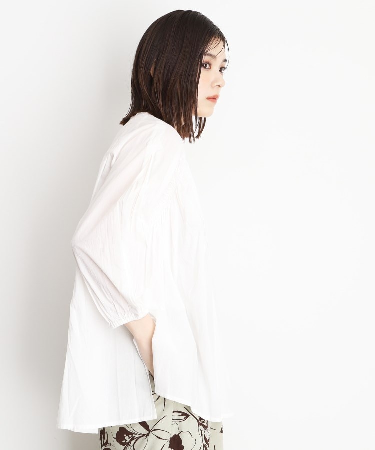 ザ ショップ ティーケー（ウィメン）(THE SHOP TK(Women))のコットンシャーリングブラウス【洗える】1
