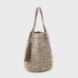 ザ ショップ ティーケー（ウィメン）(THE SHOP TK(Women))のタッセル付き雑材トートバッグ2