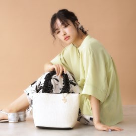 ザ ショップ ティーケー（ウィメン）(THE SHOP TK(Women))の雑材フリルハンドバッグ