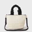 ザ ショップ ティーケー（ウィメン）(THE SHOP TK(Women))の雑材フリルハンドバッグ3