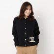 インテレクション(INTELLECTION)のロゴパーツ丸首ニットカーディガン ブラック(019)