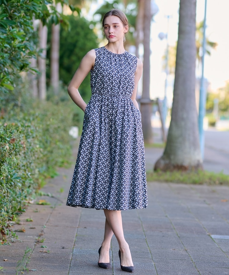 ドレステリア(レディース)(DRESSTERIOR(Ladies))のオーバーラップサークルノースリーブワンピース1