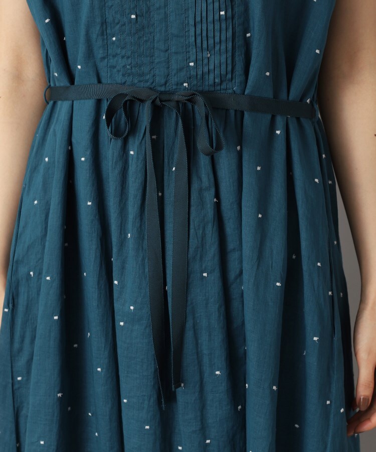 ドレステリア(レディース)(DRESSTERIOR(Ladies))の【ポケット付/きれいめ】ドット刺繍タックワンピース23