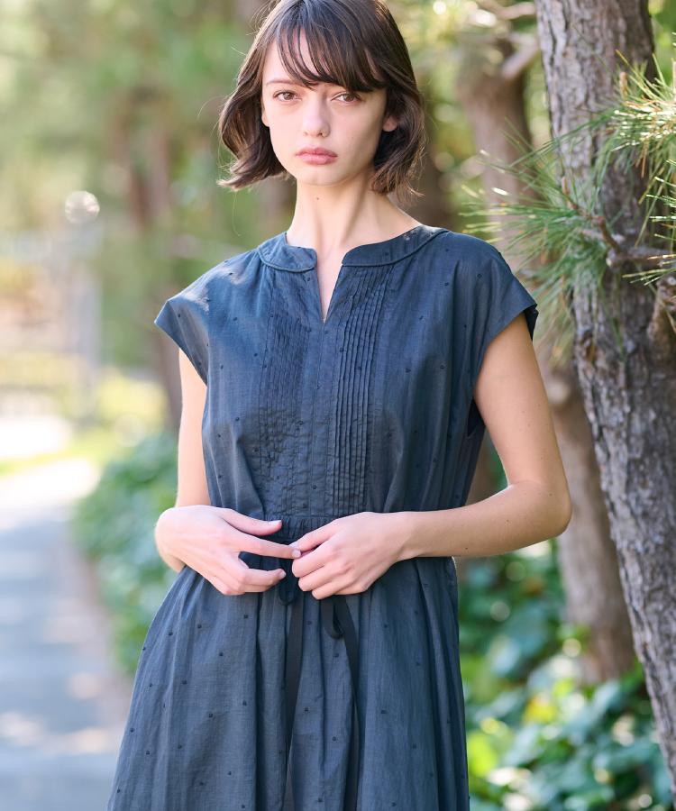 ドレステリア(レディース)(DRESSTERIOR(Ladies))の【ポケット付/きれいめ】ドット刺繍タックワンピース4