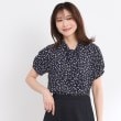 リフレクト(Reflect)の【接触冷感／マシンウォッシュ可／セットアップ可】ボウタイプリントブラウス18