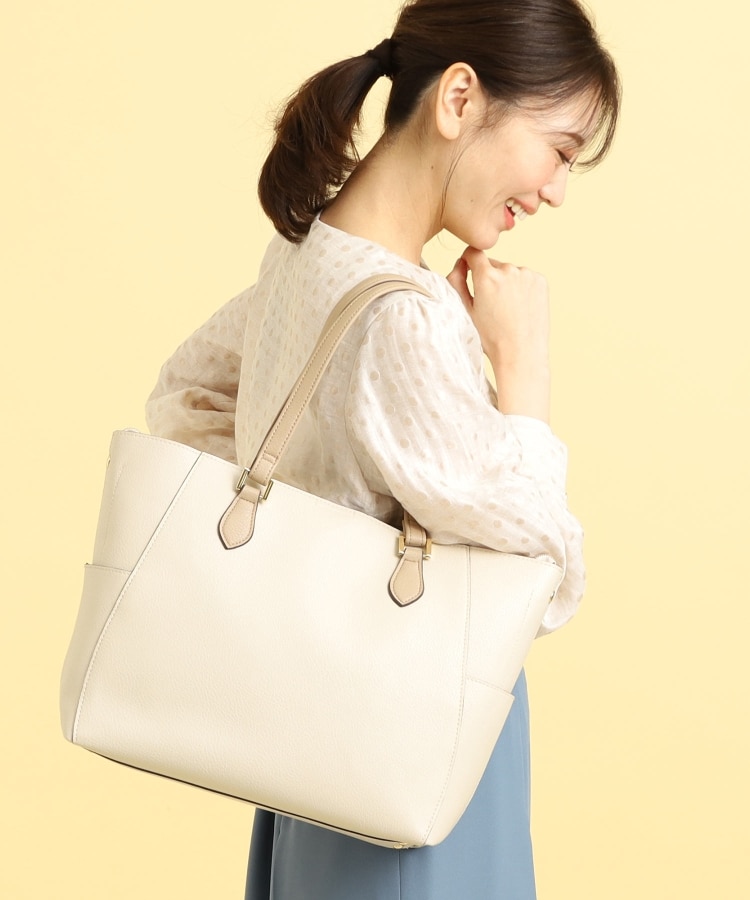 リフレクト(Reflect)の【たっぷり収納！あおりポケット／WEB先行カラーあり】’25春夏 毎日バッグ ライトベージュ(551)