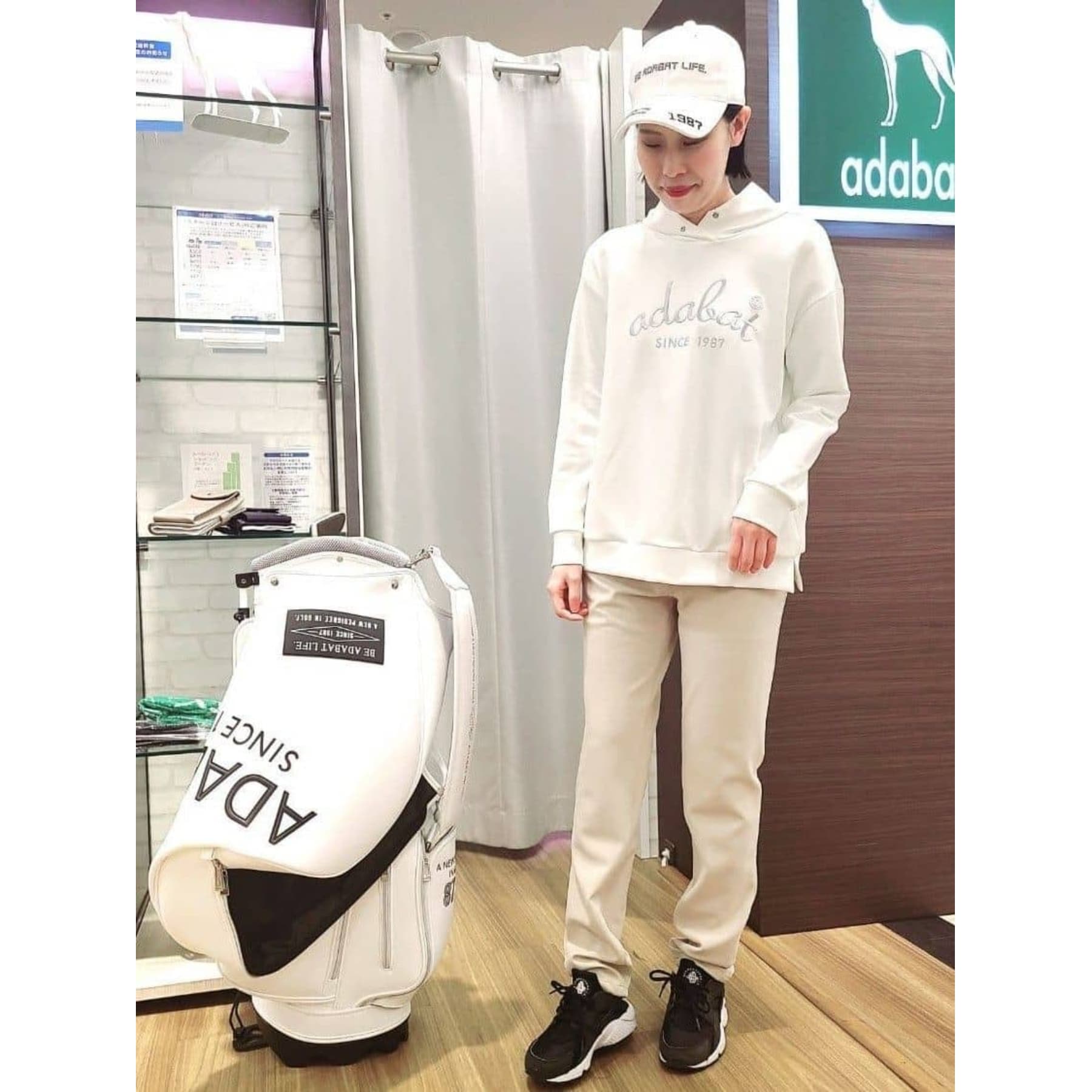 アダバット(レディース)(adabat(Ladies))の【透け防止/接触冷感】刺しゅうロゴデザイン フーディ5