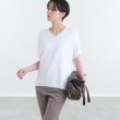 インディヴィ(INDIVI)の【新色登場！/洗える/夏に着たい】Vネック Tシャツライクニット ホワイト(001)