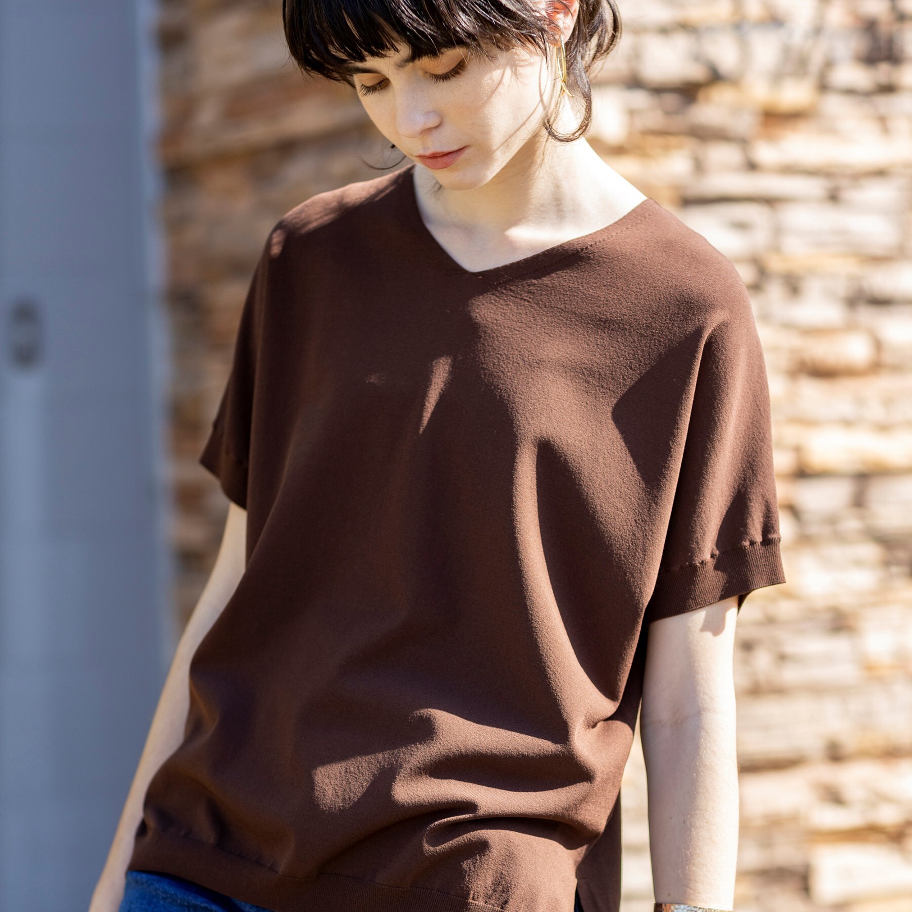 インディヴィ(INDIVI)の【新色登場！/洗える/夏に着たい】Vネック Tシャツライクニット ダークブラウン(043)