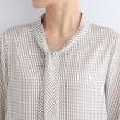 インディヴィ ヴァイ(INDIVI V.A.I)の【日本製／通勤服】幾何学柄ボウタイブラウス13