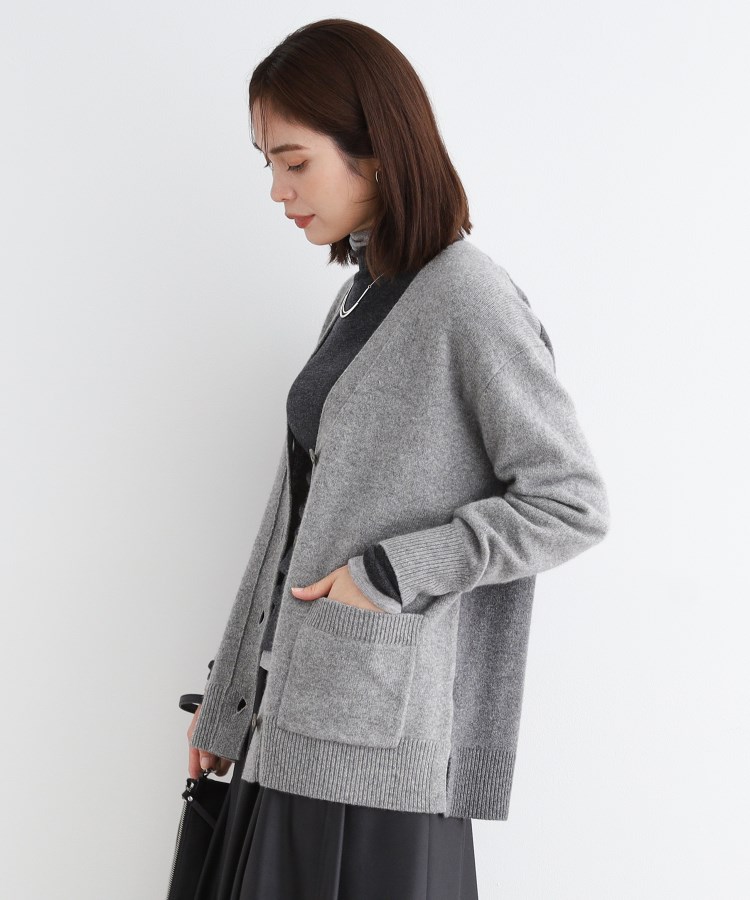 インディヴィ(INDIVI)の【カシミヤ混／バイカラー】ゆるシルエットニットカーディガン2