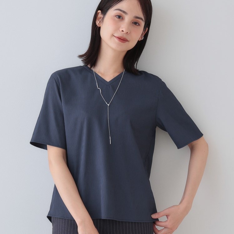 インディヴィ(INDIVI)の春SALE！【洗える／凹凸素材】シンプルVネックブラウス