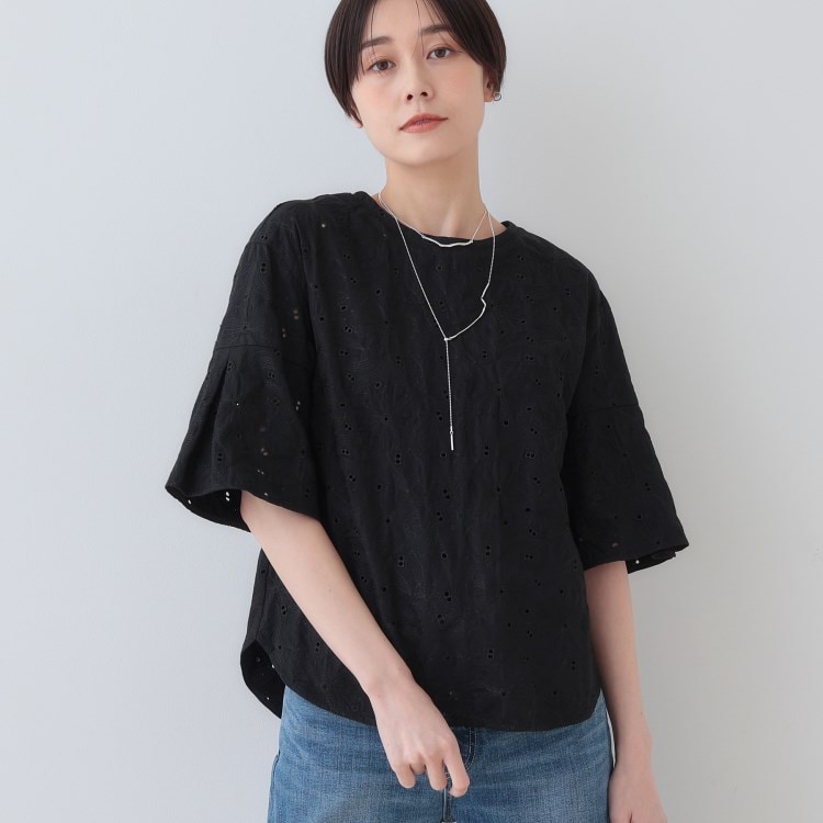 インディヴィ(INDIVI)の春SALE！【洗える】フラワーカット刺繍フレアスリーブブラウス シャツ・ブラウス
