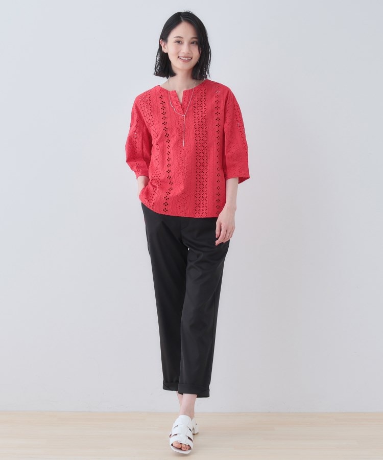インディヴィ(INDIVI)の【洗える／高ストレッチ】クロップド丈サテンテーパードパンツ8