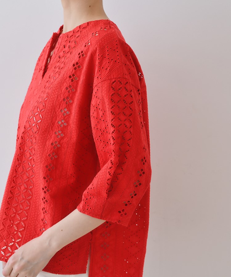 インディヴィ(INDIVI)の【刺繍／レース】スラッシュネックブラウス18