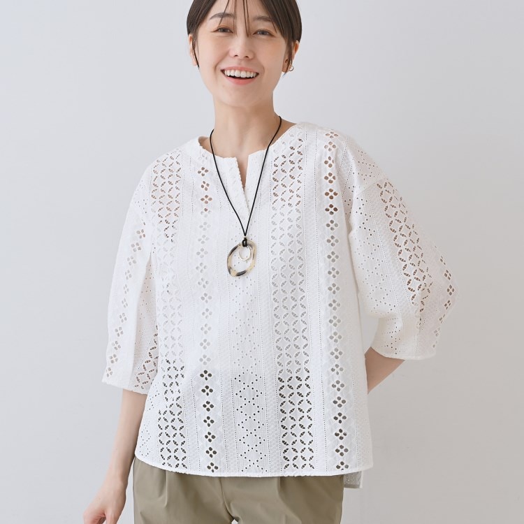 インディヴィ(INDIVI)の【刺繍／レース】スラッシュネックブラウス シャツ・ブラウス