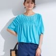 インディヴィ(INDIVI)の【洗える／体型カバー】シャーリングシアートップス ブルー(691)