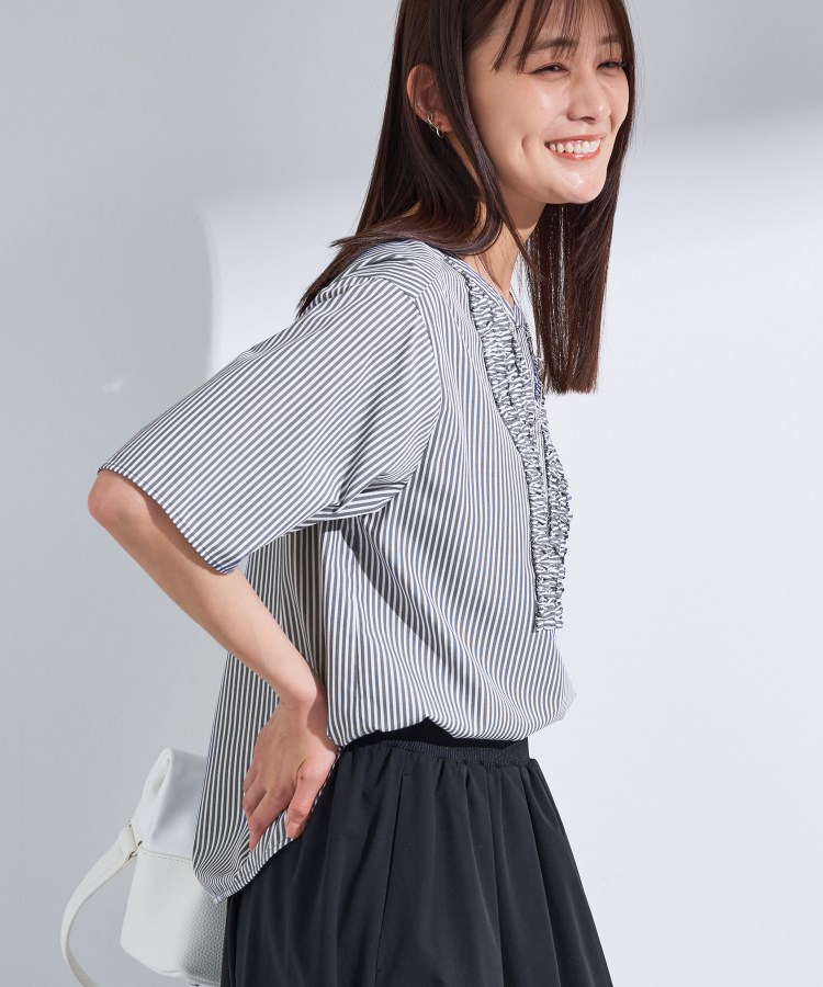 インディヴィ(INDIVI)の【洗える】胸元タックフリルブラウス10