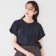 アンタイトル(UNTITLED)の【インナーにオススメ/華やかデザイン】パール調釦Tブラウス39