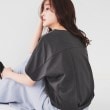 アンタイトル(UNTITLED)の【オシャレに体型カバー】ミニ裏毛ハイゲージカットソー チャコールグレー(014)