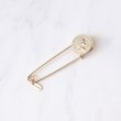 アンタイトル(UNTITLED)の【コーディネートのアクセントに】ビジューキルトピン ゴールド(607)