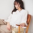 アンタイトル(UNTITLED)の【光沢/オンオフ使える】フロントタックブラウス ホワイト(001)