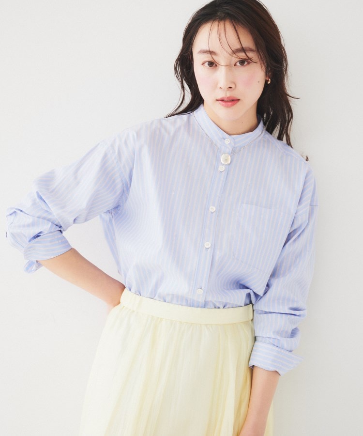 アンタイトル(UNTITLED)の【重ね着しやすい】タイプライター バンドカラーシャツ ブルー(391)
