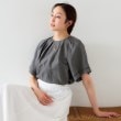 アンタイトル(UNTITLED)の【セットアップ可能】リネン混 タックブラウス チャコールグレー(014)