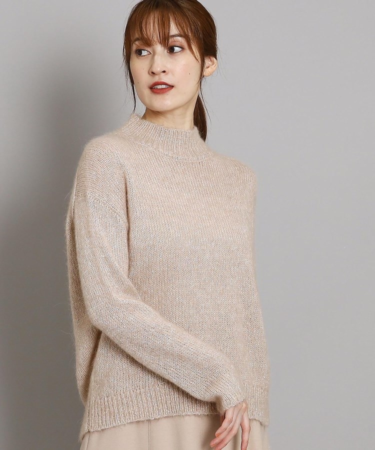 ランバンのスパンコールが艶やかなセーターです。一枚で存在感のある上質なセーター。