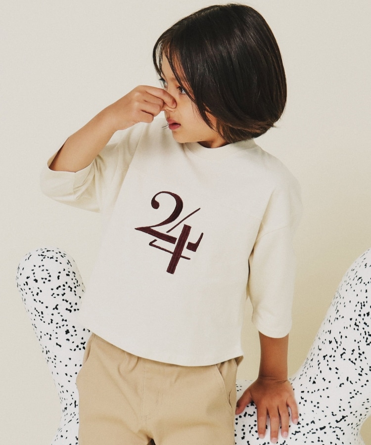 ザ ショップ ティーケー（キッズ）(THE SHOP TK(Kids))の【110-160】オーガビッツナンバー刺繍7分袖Tシャツ グレージュ(050)