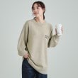 シューラルー(SHOO・LA・RUE/Cutie Blonde)のロゴ刺繍が目を惹く ニットチュニック ベージュ(052)