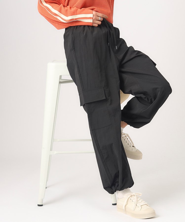 シューラルー(SHOO・LA・RUE/Cutie Blonde)の裾が絞れる ナイロンカーゴパンツ ブラック(019)