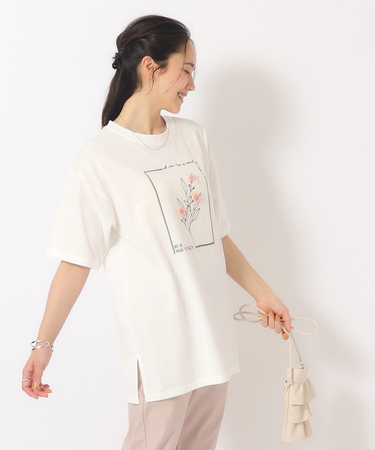 シューラルー(SHOO・LA・RUE/Cutie Blonde)のひと味違う着こなしが叶う フラワーモチーフBIGTシャツ2