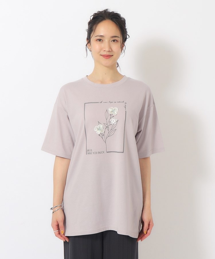 ひと味違う着こなしが叶う フラワーモチーフBIGTシャツ(T ひと味違う着こなしが叶う フラワーモチーフBIGTシャツ(T